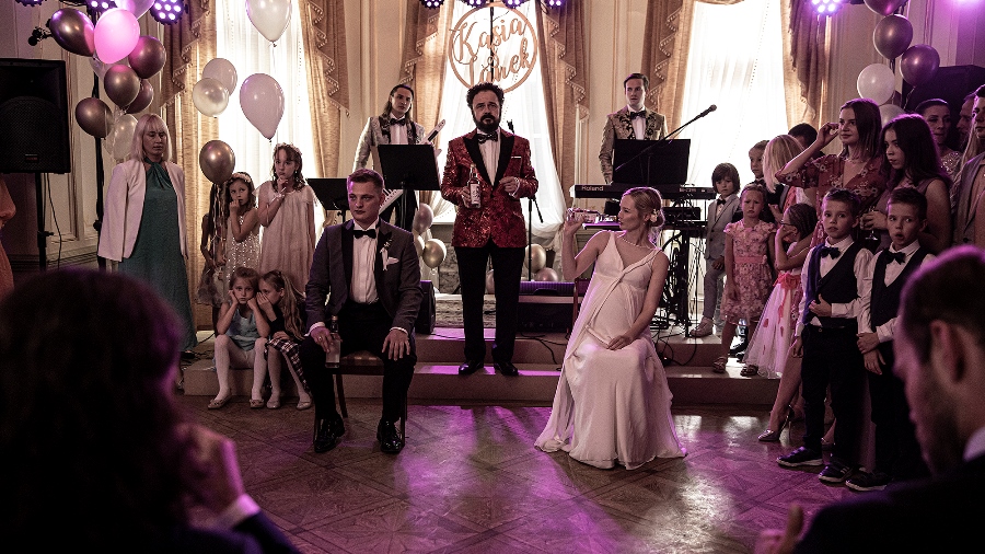     Wesele - nowy fragment filmu. Czerwona zaraza, tęczowa zaraza